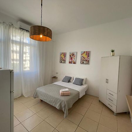 Godson Guest House Down Town Haifa Bagian luar foto